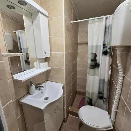 Lugonja Apartman Karlóca